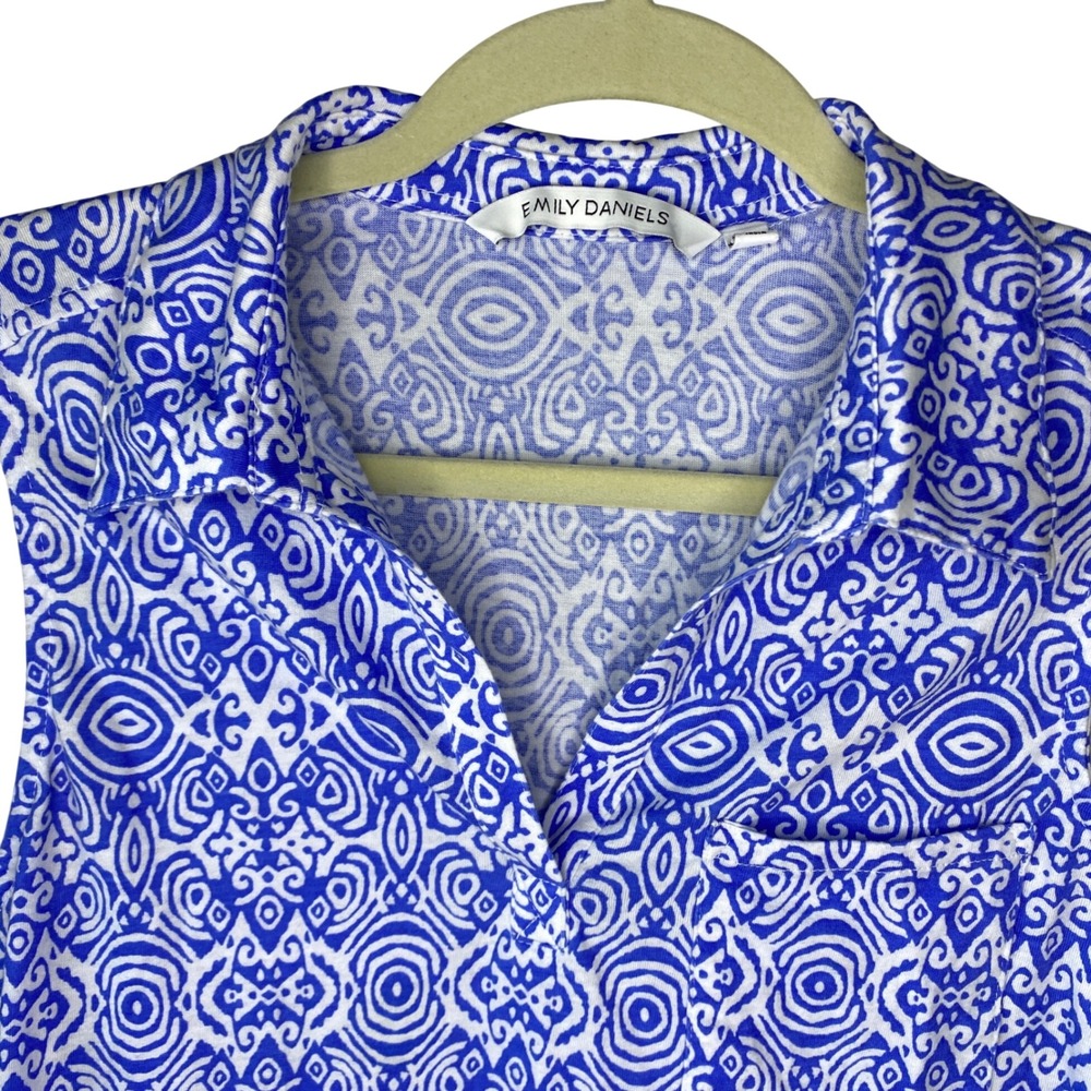 Emily Daniels Womens Blue White Geometric Medallion Sleeveless V-Neck Top Medium - Picture 4 of 11